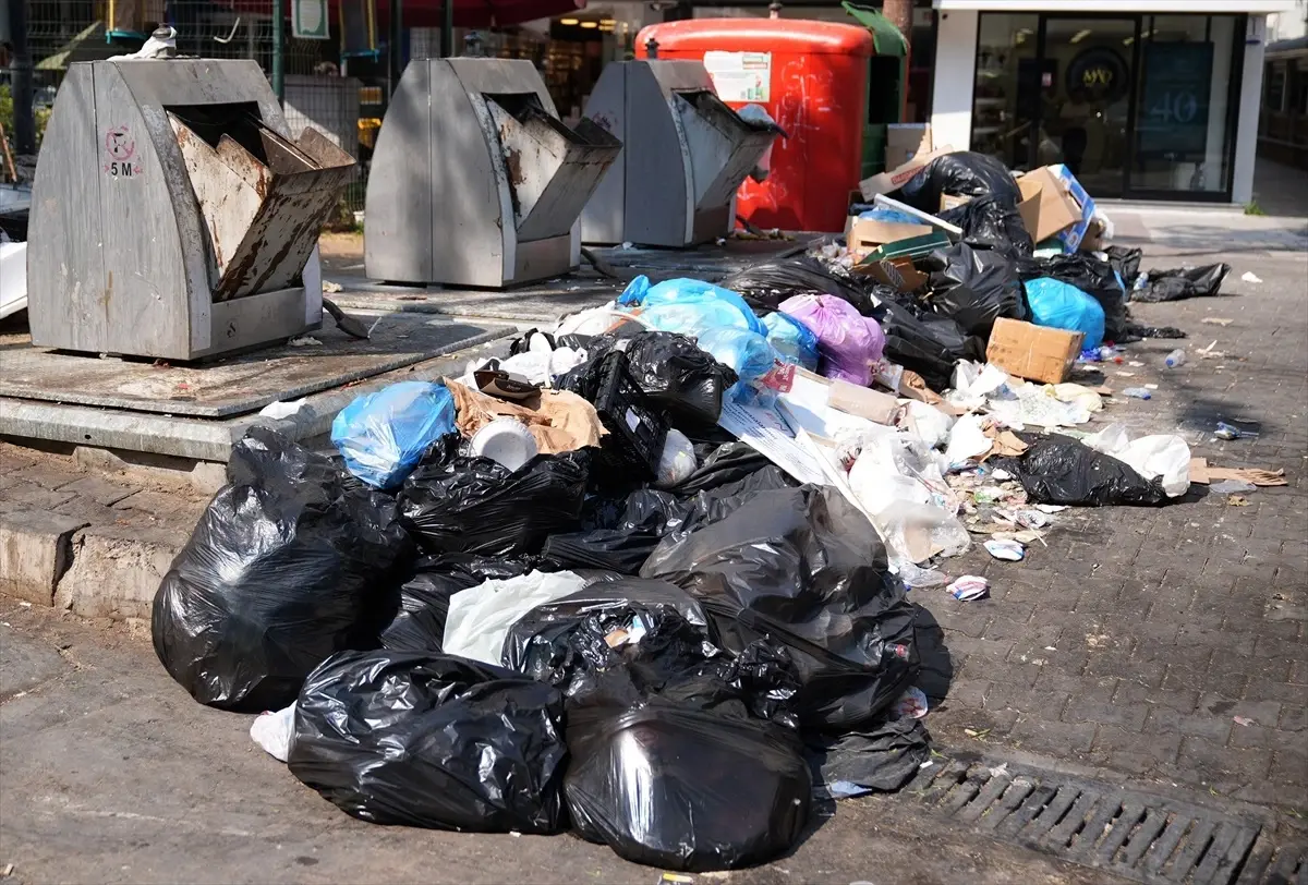 Karşıyaka’da Çöp Krizi: Kokular ve Tepkiler Artıyor
