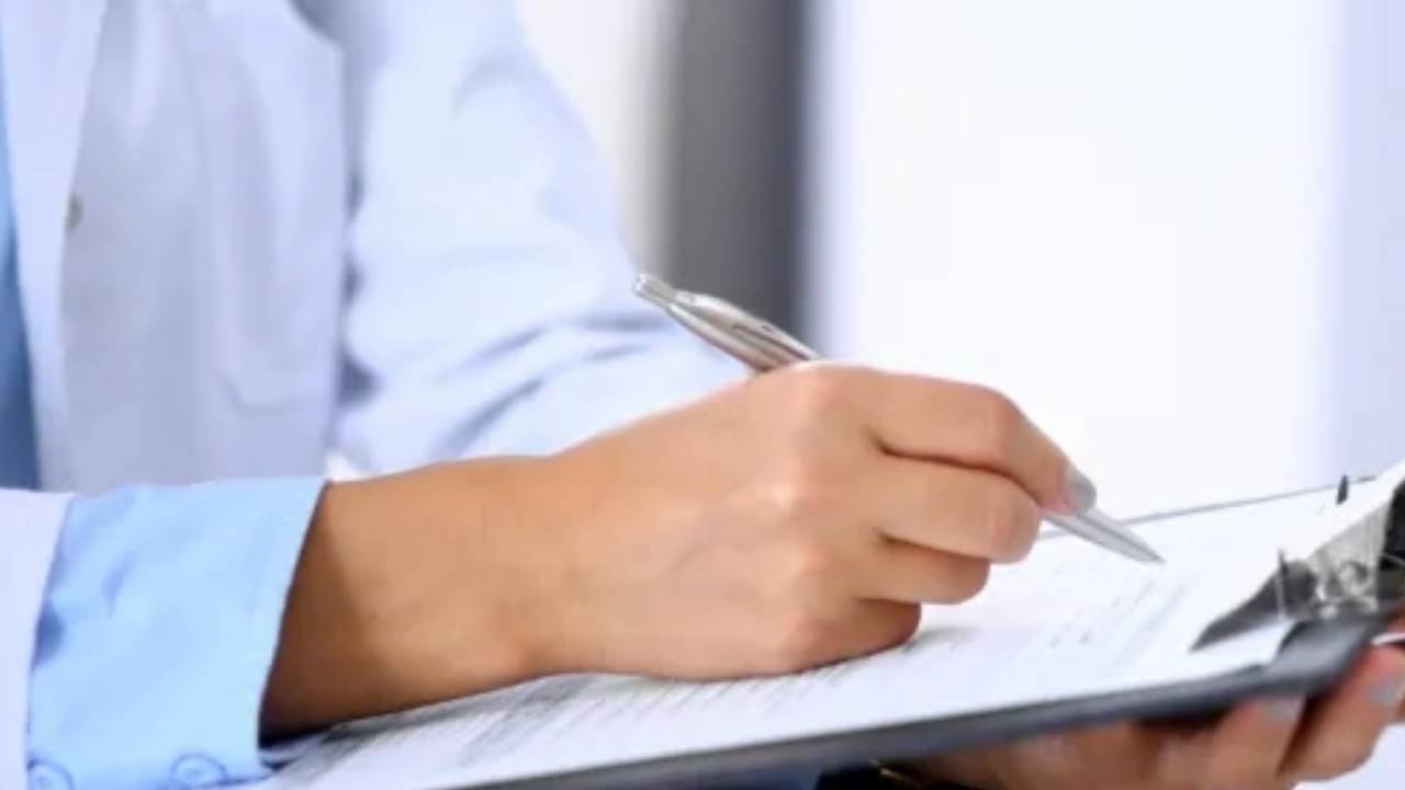 Mevsim geçişlerinde hastaneye başvuran birçok kişinin testi pozitif çıktı: Covid-19 alarmı çalıyor