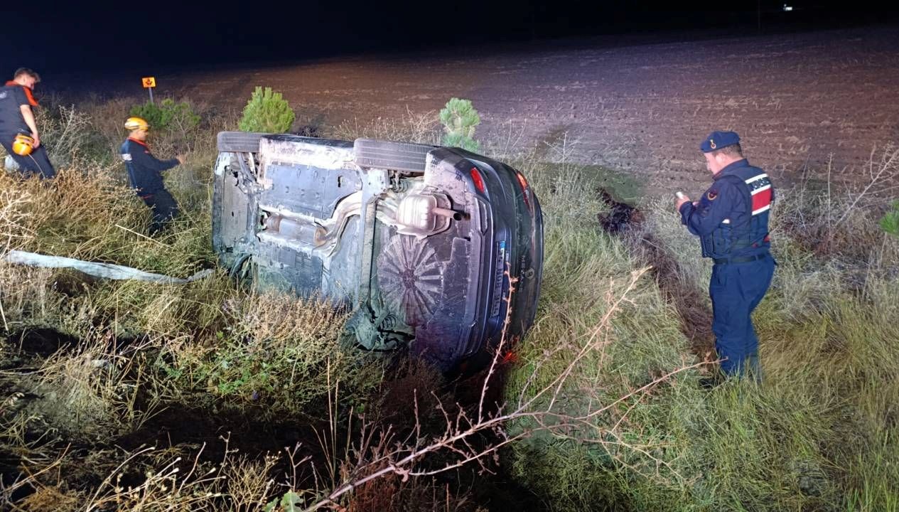 Şarampole devrilen otomobildeki 5 kişi yaralandı