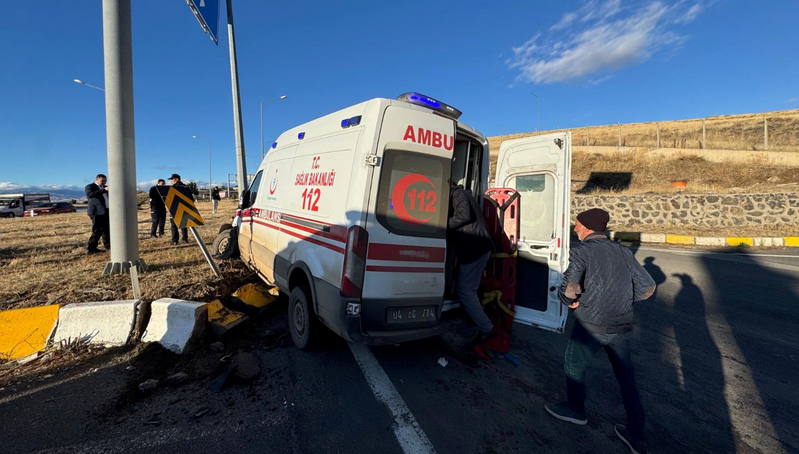 Ağrı’da ambulans kazaya karıştı: 2’si ağır 7 yaralı