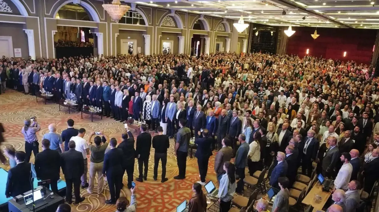 Bakan Işıkhan: İzmir çöp dağlarından ve kokudan geçilmiyor