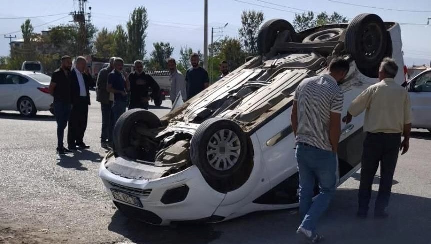 Iğdır’da kaza: Araçlardan biri ters döndü, iki kişi yaralandı