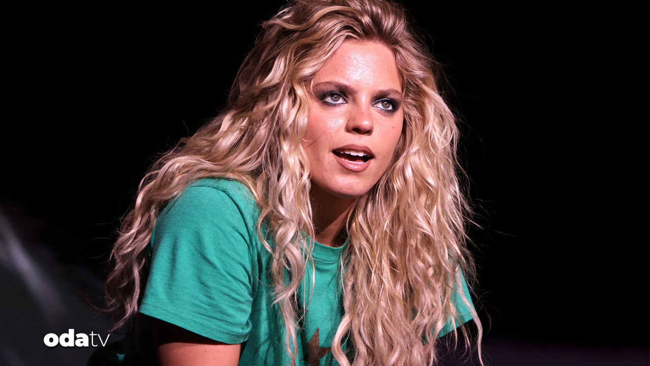 Renée Rapp Trump’a konser sahnesinde küfür etti