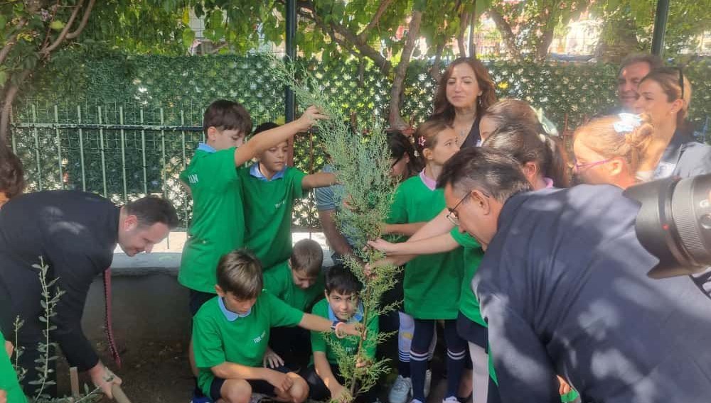 Şehit öğretmen adının verildiği okulda anıldı