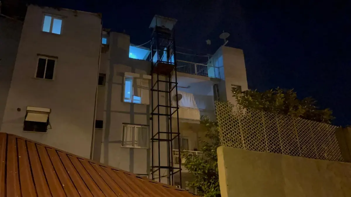 Engelli Asansöründen Düşen Kadın Hayatını Kaybetti