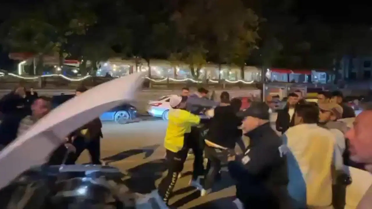 Kaza sonrası tekme ve yumruklar havada uçuştu!