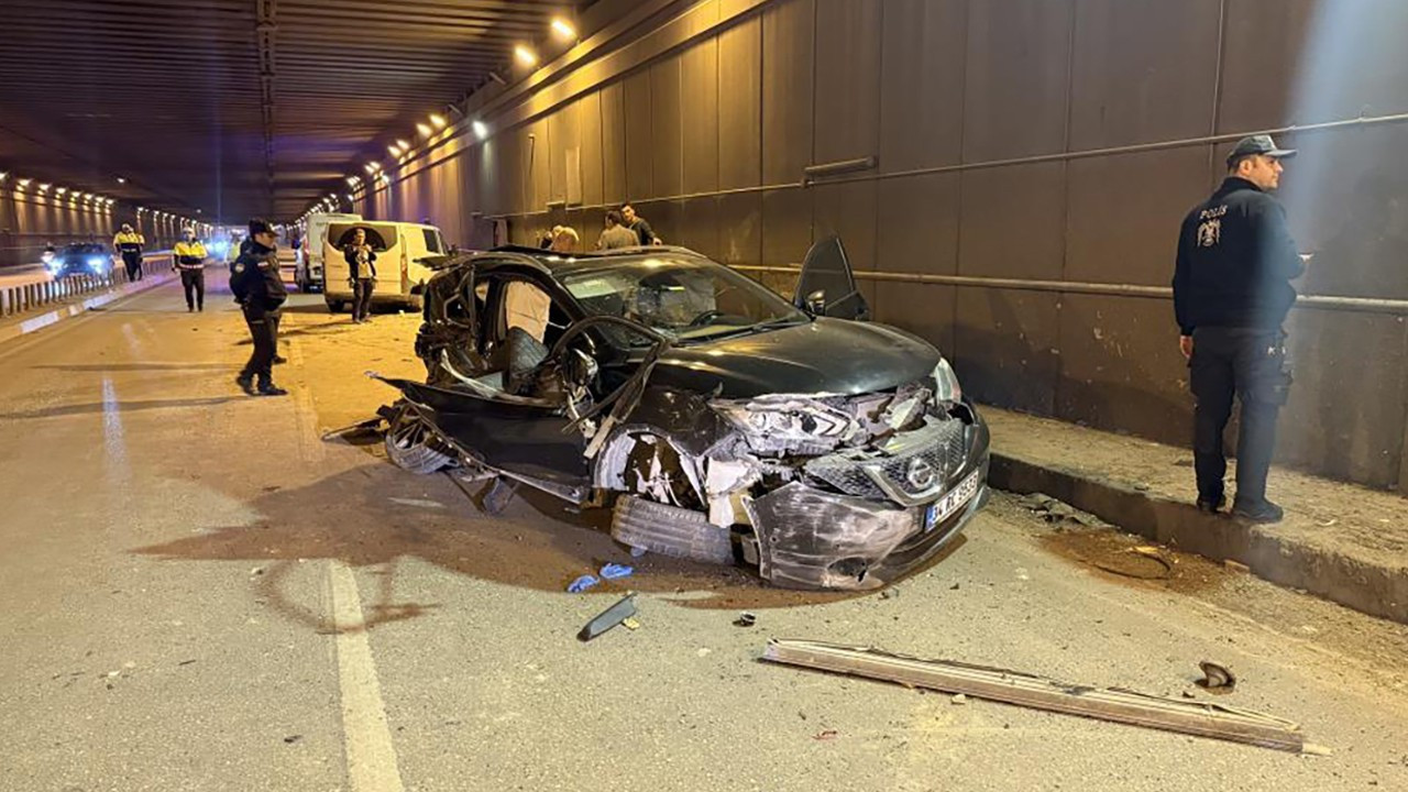 Kontrolden çıkan cip, hafif ticari araçla çarpıştı: 2 ölü, 1 yaralı