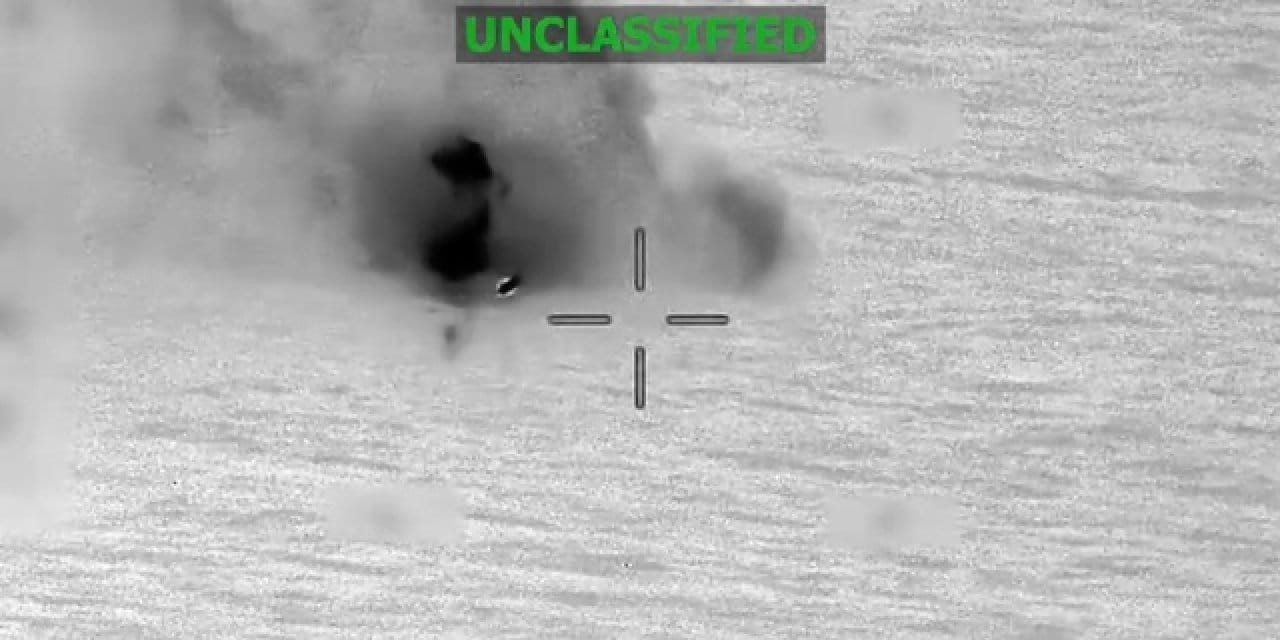 ABD bir gemiyi daha vurdu: Patlama anı paylaşıldı