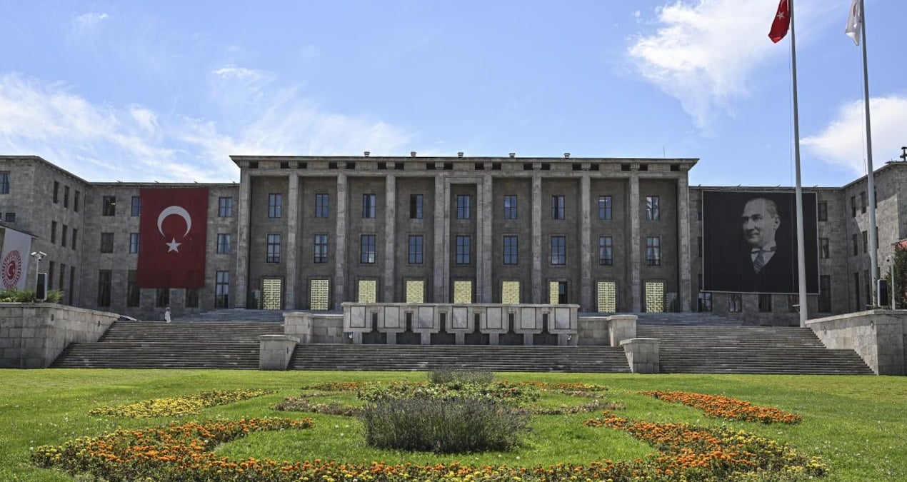 Bu iddia doğruysa korkunç! Meclis lokantasında stajyer kızlara cinsel istismar