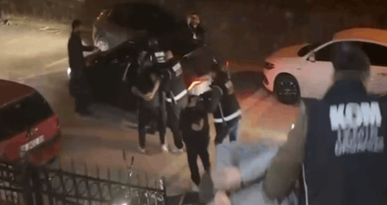 İzmir’de galeriye patlayıcı maddeyle saldırıya 5 gözaltı