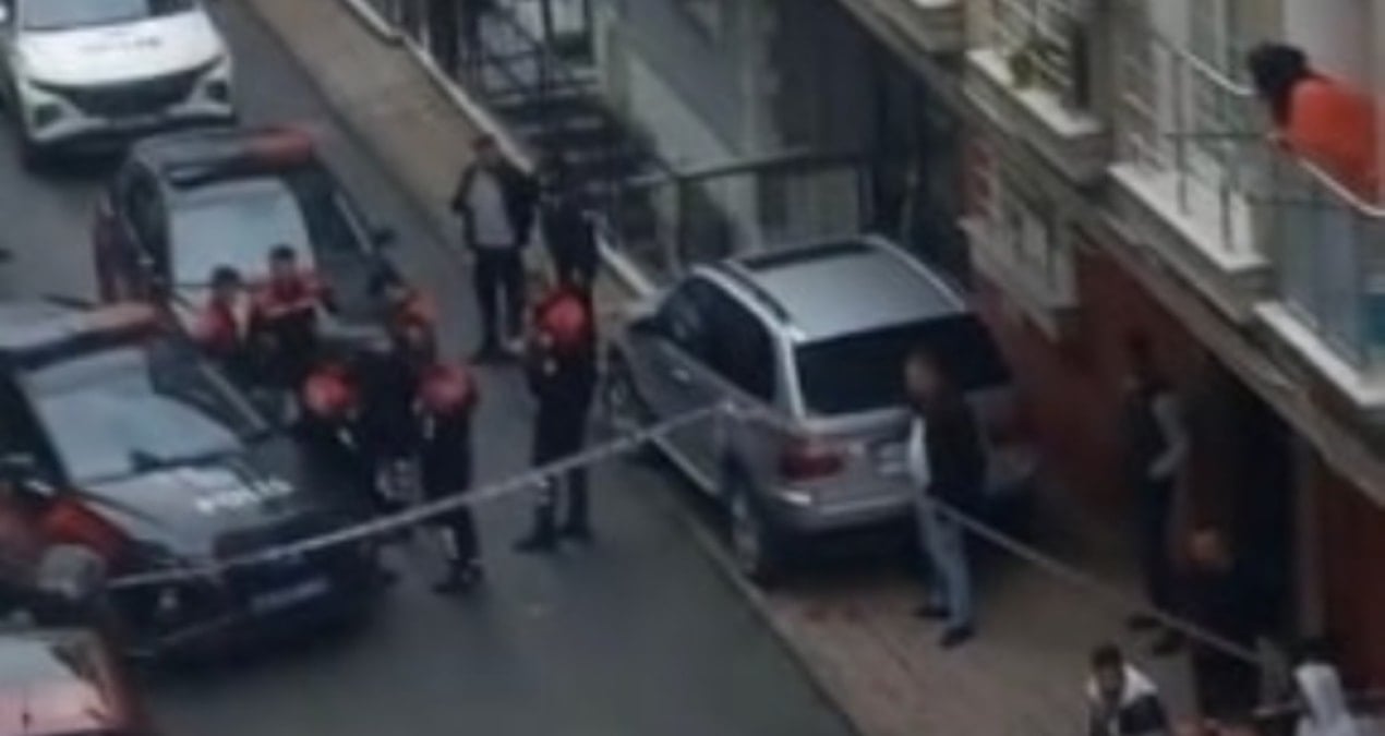 Küçükçekmece’de hareketli dakikalar: Tartıştığı komşusunun evini kurşunladı!