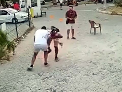Muglada sokak ortasinda birbirine girdiler kan akti 2kIXMnqW