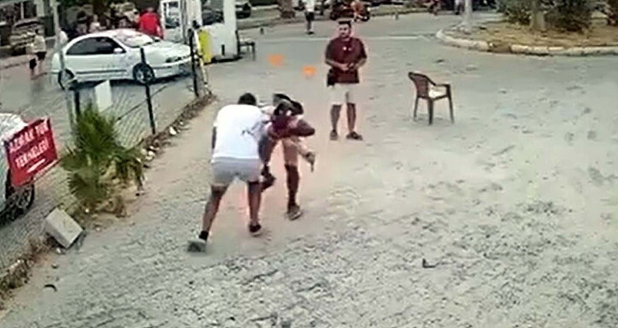 Muglada sokak ortasinda birbirine girdiler kan akti 2kIXMnqW