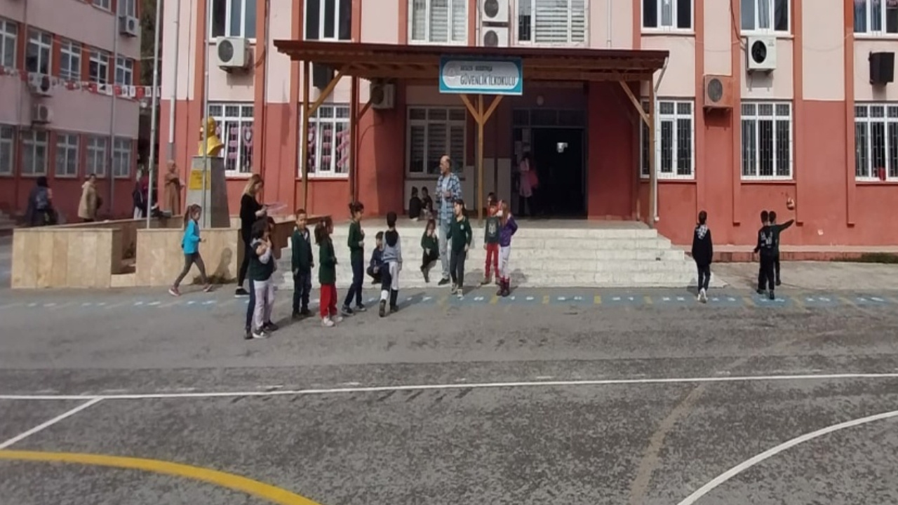 Okullar baslamadan cok sayida degisiklige gitti mebin yeni kararlari resmen aciklandi 1VJphWhU